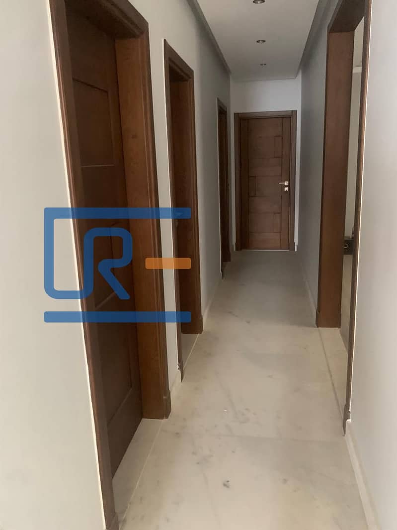 4 9da01e9b-8cca-4973-bbc2-8f9055d492d7. jpg