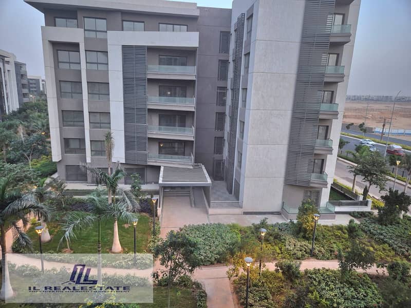 18 f0f504db-cdc2-4b8f-8a9d-03c06217d1d6. jpg