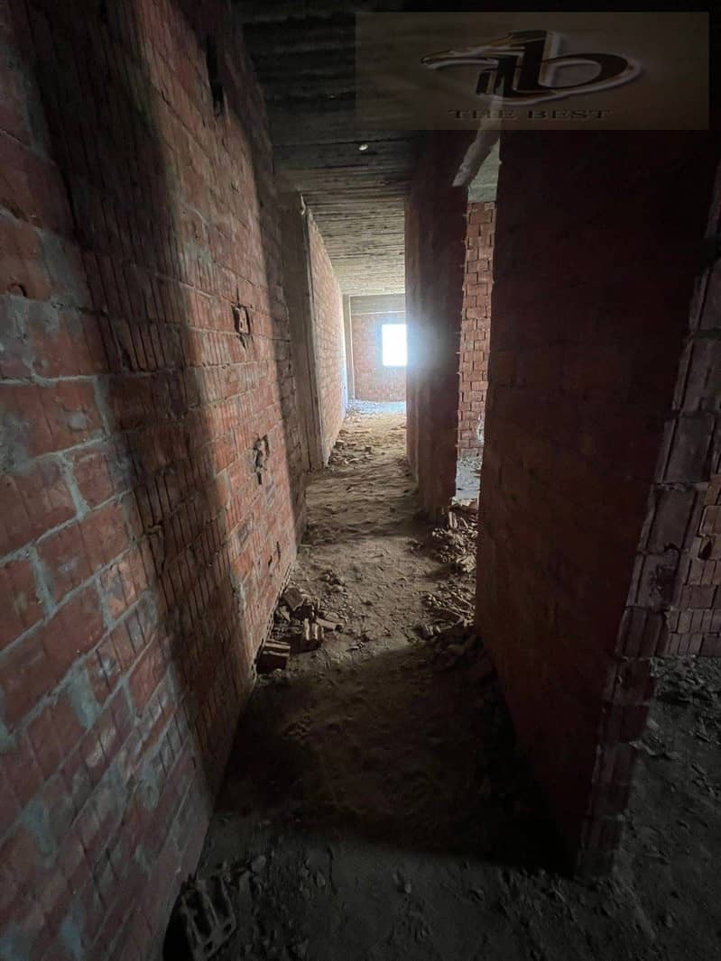 5 e735cb97-25e4-4214-8ef6-2af34e69c1fb. jpeg