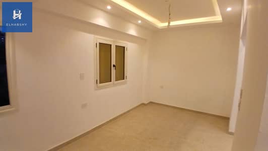 شقة 3 غرف نوم للايجار في العجوزة، الجيزة - شقة للإيجار في العجوزة  158م تفرعات شارع د محمد شاهين ( تطل علي حديقة )    (1). jpg