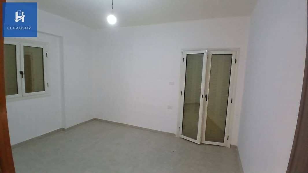 3 شقة للإيجار في العجوزة  158م تفرعات شارع د محمد شاهين ( تطل علي حديقة )    (3). jpg