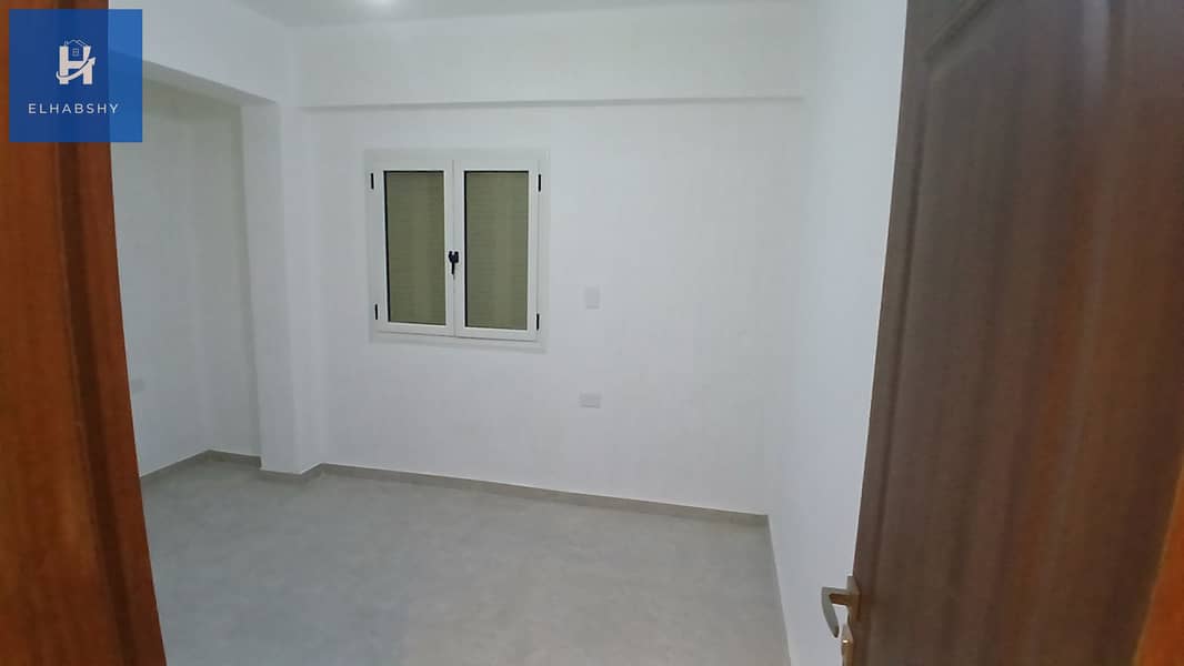 5 شقة للإيجار في العجوزة  158م تفرعات شارع د محمد شاهين ( تطل علي حديقة )    (5). jpg