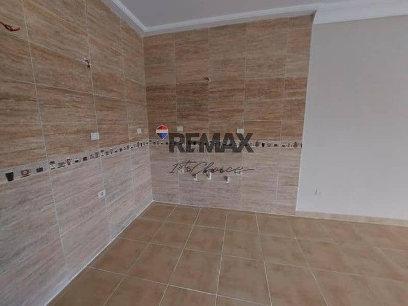 12 444eec27-ab49-49a2-87a6-b6a5bffd61e9. jpg