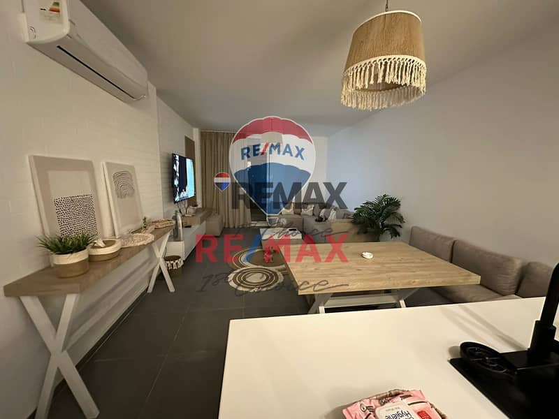 8 18cdb778-4c4c-44dc-8a57-2d722a30a7e9. jpg