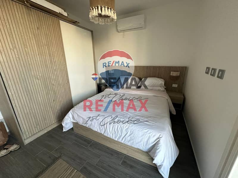 12 6b7d987b-45fc-4ae2-af41-97f5b37be0bc. jpg