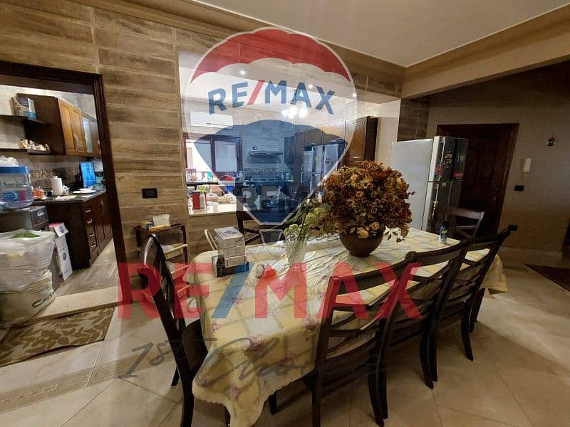 12 4f10454b-dc1e-4b59-8a7f-2bee7cb1757e. jpg