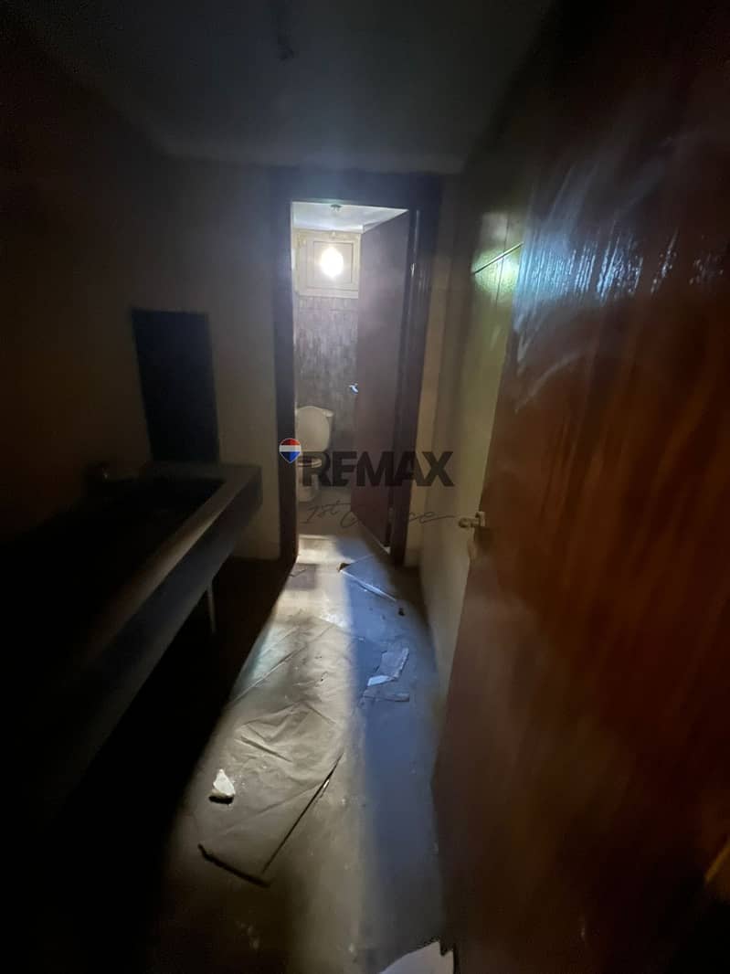 8 93b80d04-bea1-4003-aa02-b35bfcc3cde9. jpg