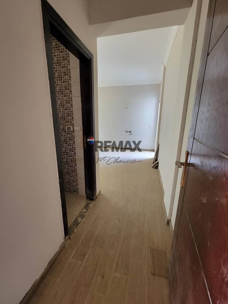 24 6818e459-4b07-401f-9216-fe38c7dd0b56. jpg