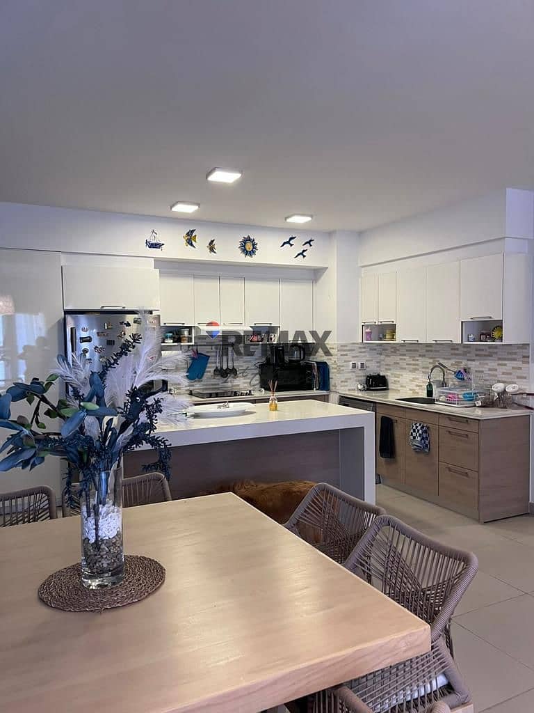 3 66ee6b4a-6abd-4642-861e-2e96423a5375. jpg