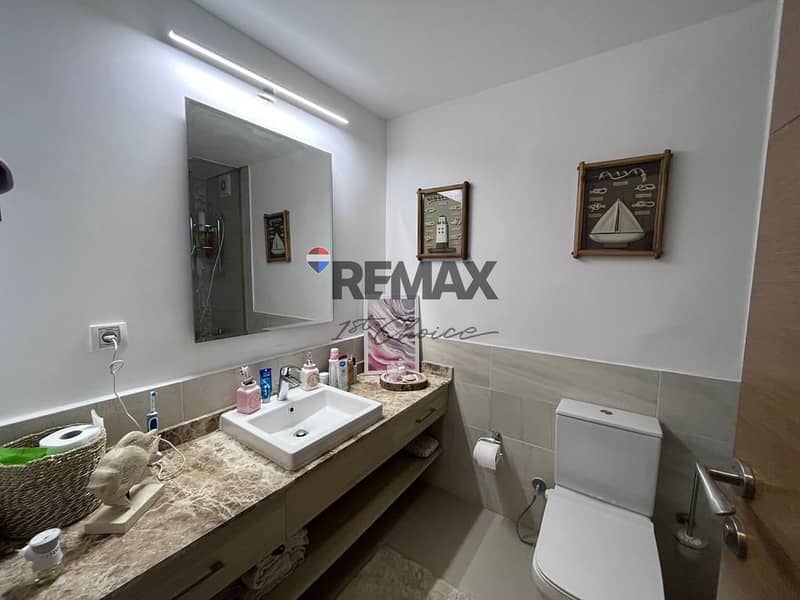 5 d2710d8e-589f-405d-8713-2c3803cc7807. jpg