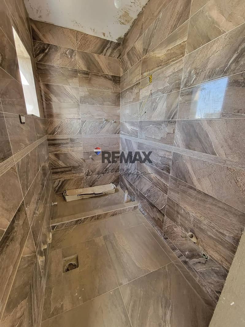 32 c76d2603-7151-4e09-8383-69d6298c08d3. jpg