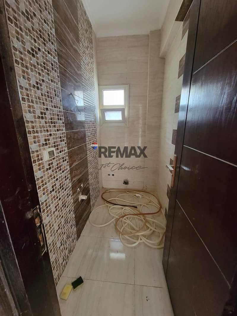 38 f5fbe77f-42af-44f5-b5de-aec129e0f6c3. jpg