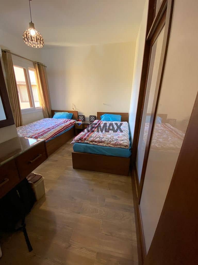 4 d87b032e-4a4c-4c60-8b4f-e653c9daab2a. jpg