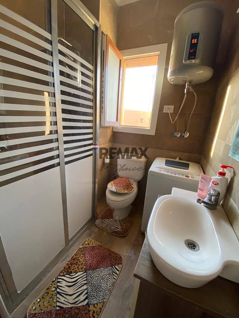 10 d47edc94-14a5-4618-a0f0-eea554c907c0. jpg