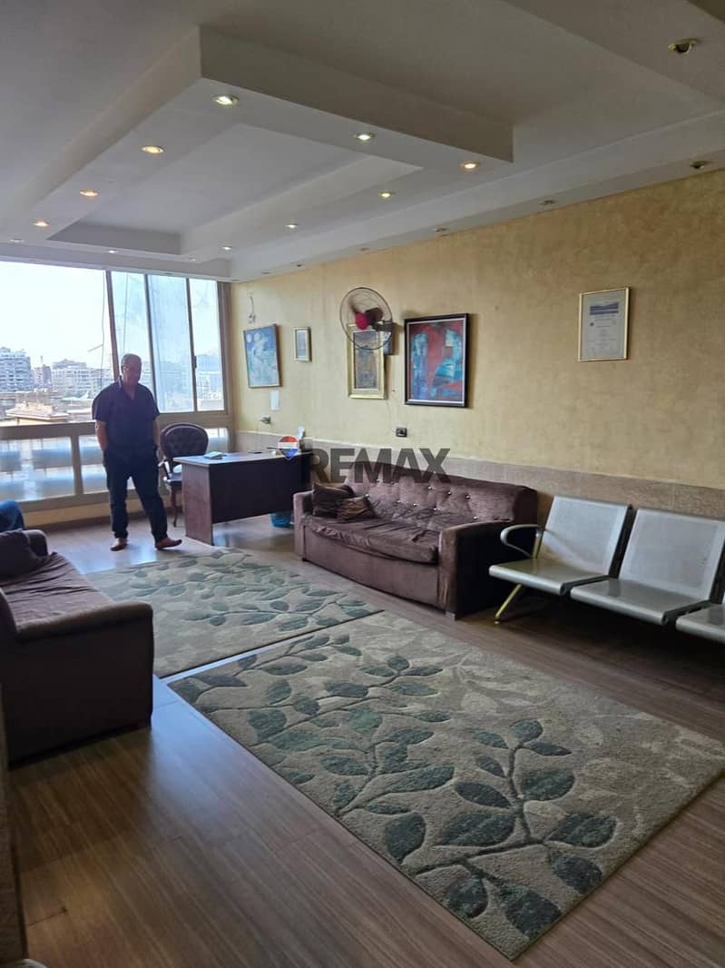 9 d45f63f5-c8a2-4409-8a39-12e47ed2cb63. jpg