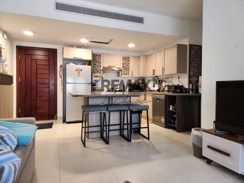 3 f2d0a3de-66ca-42c9-a3e6-c98bc796344c. jpg