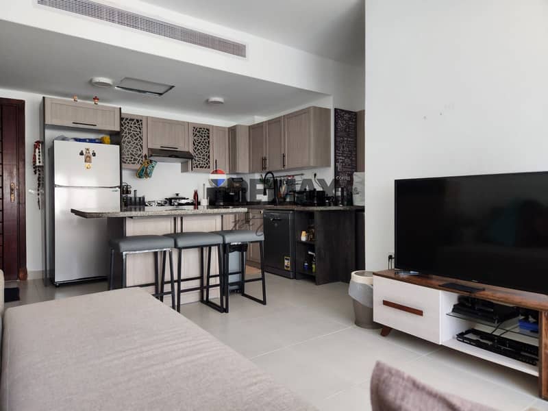 12 862b4d2c-2e00-472a-a33d-67cf6e67d66f. jpg