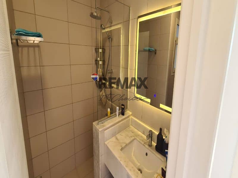 12 f34c38a6-a768-402e-b82e-c69bd73abd91. jpg