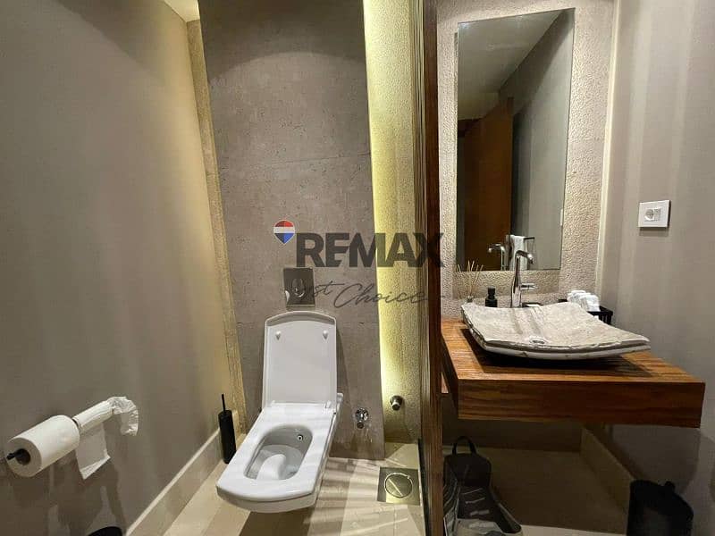 12 c33db022-997d-4851-8286-79724311e214. jpg