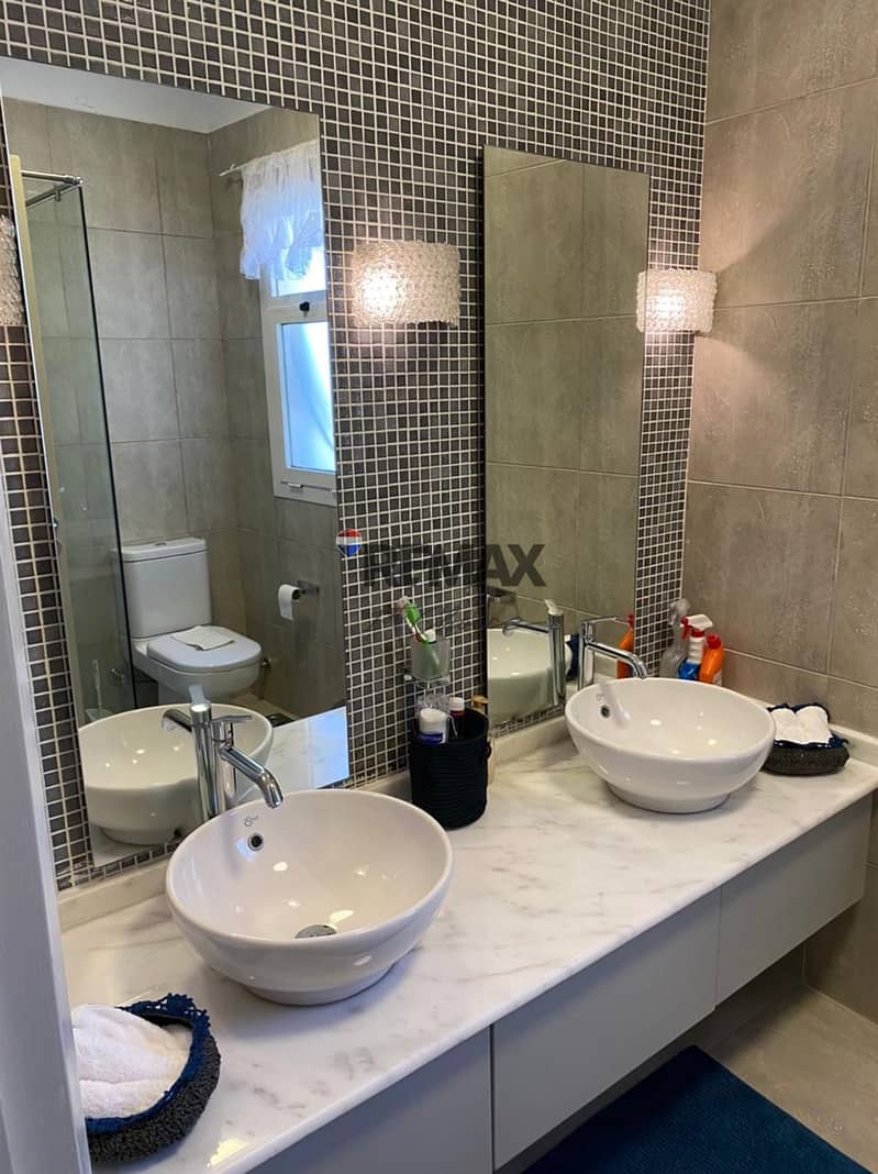 12 2460a4c8-7592-4f3c-b2c2-2a2f8f6380c3. jpg