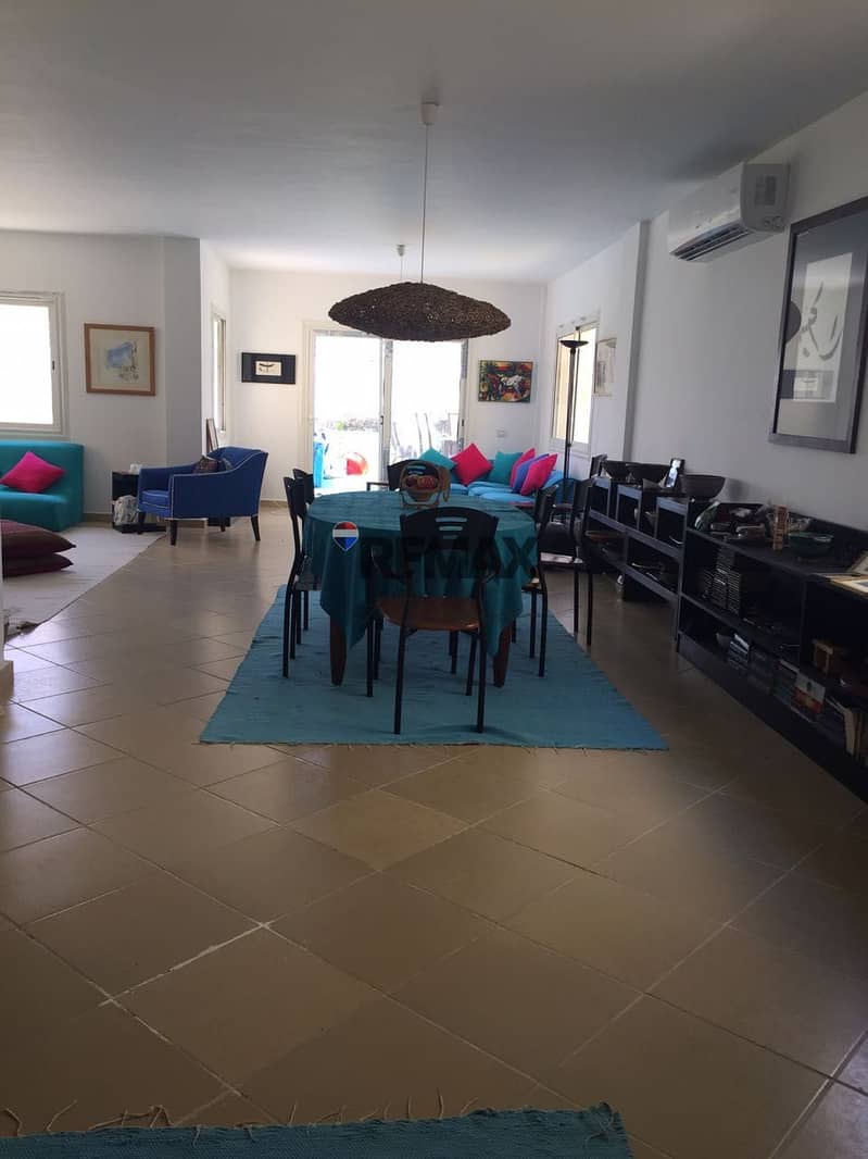 2 086d0303-47ab-4194-ad92-d156a419c9e5. jpg