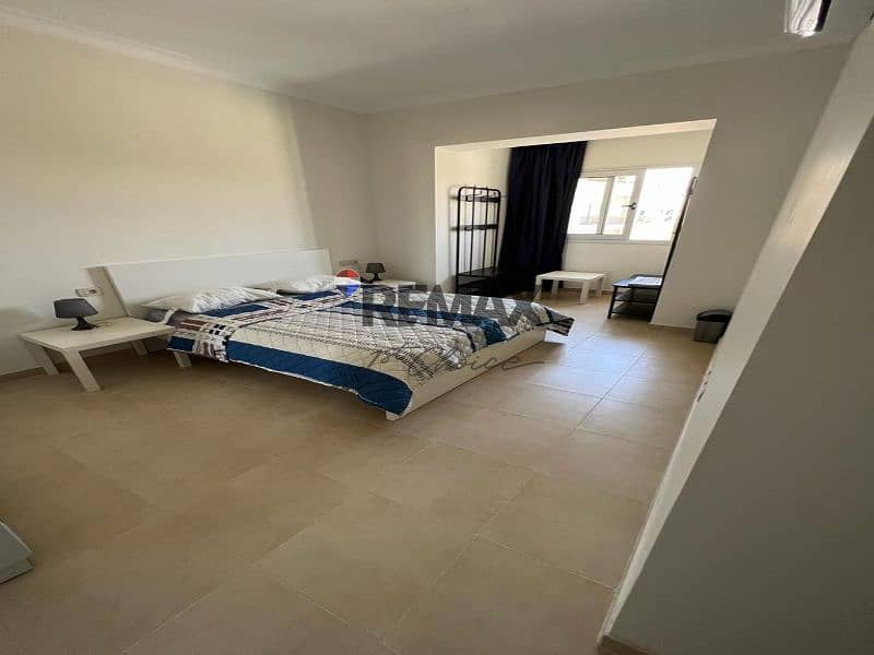 12 c51e45bf-89e7-4596-8915-a75a761945cb. jpg