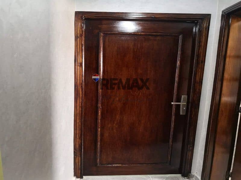 8 d236e5e7-c4d1-4f29-b165-a15615080d25. jpg