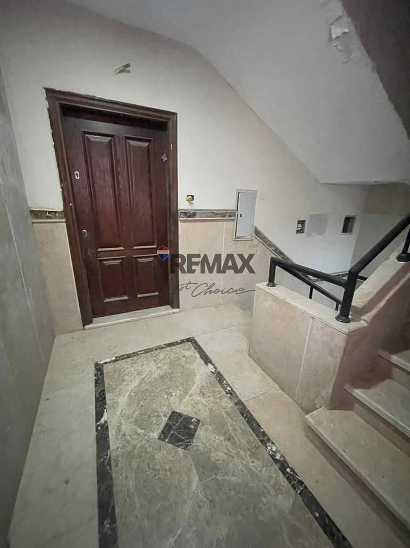 4 e42afe47-bf83-4f45-b7b2-8f3c3e5739d9. jpg