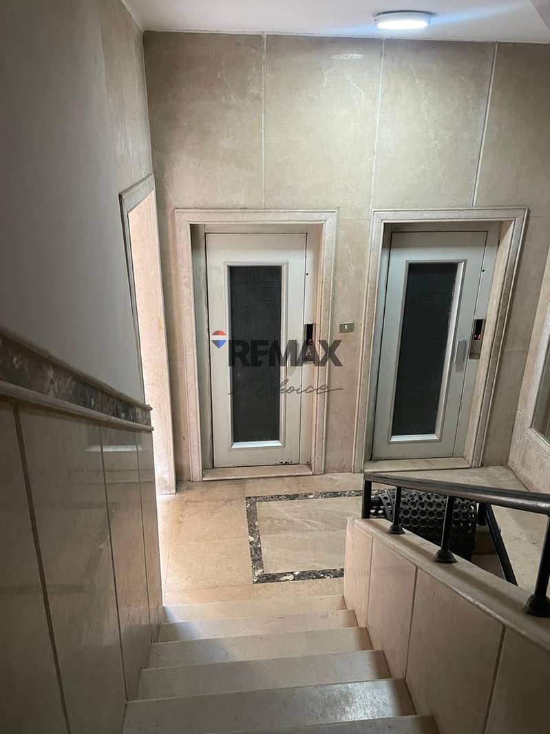 5 d715c97a-333b-43c3-8796-8f6629690095. jpg