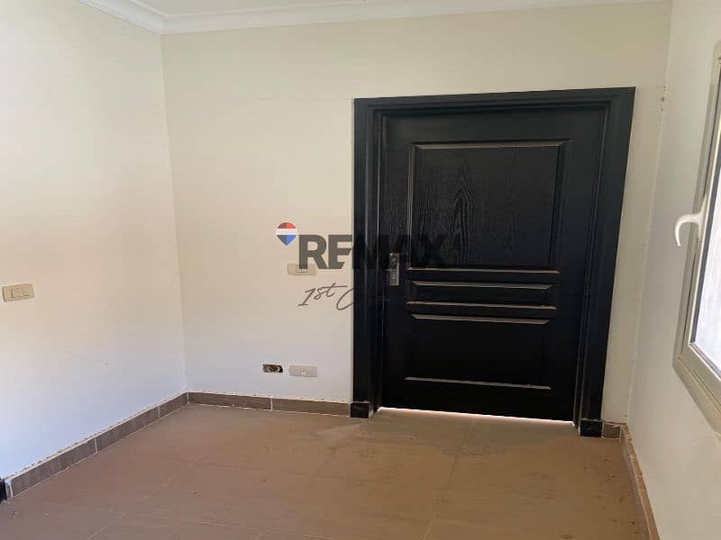 12 bad2751c-fb7b-47ee-a016-cd4a84777a4a. jpg