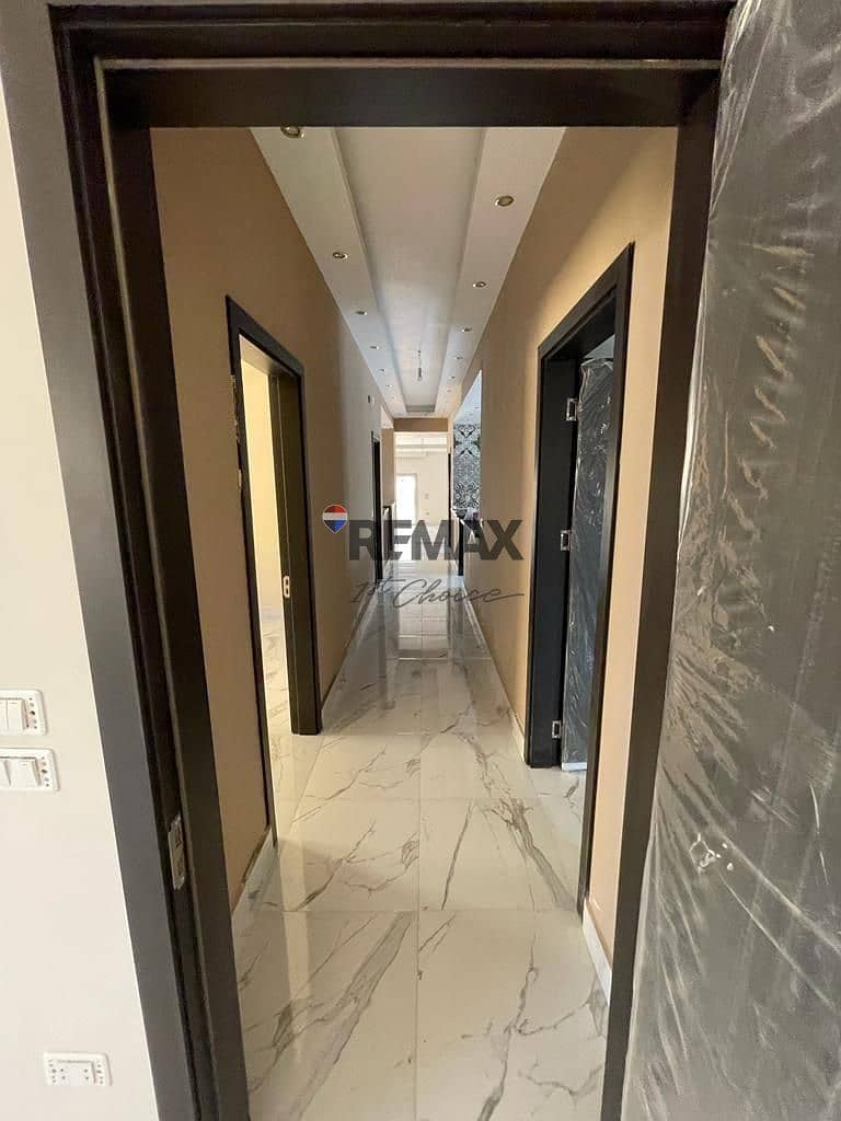 10 da42e43f-58d1-4673-972c-f4e69a08bb40. jpg