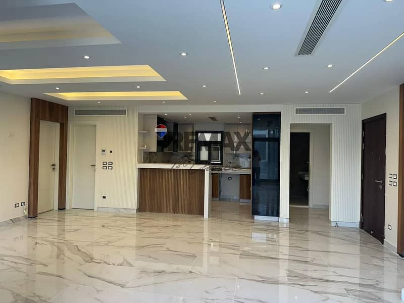 4 8403f01b-8c7c-45cb-9803-a604d52cd43a. jpg