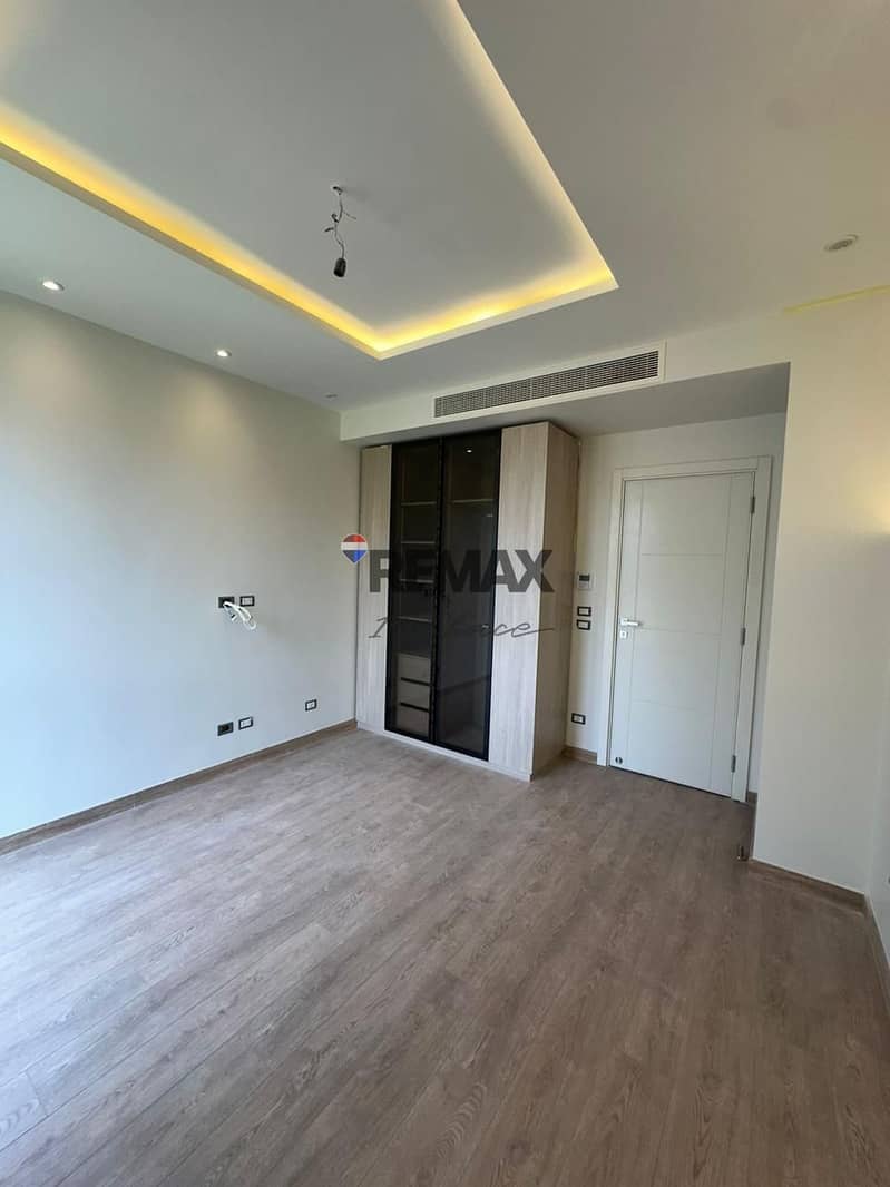 18 f5a69ced-af23-4fbb-b4c5-4d44d216e7fe. jpg