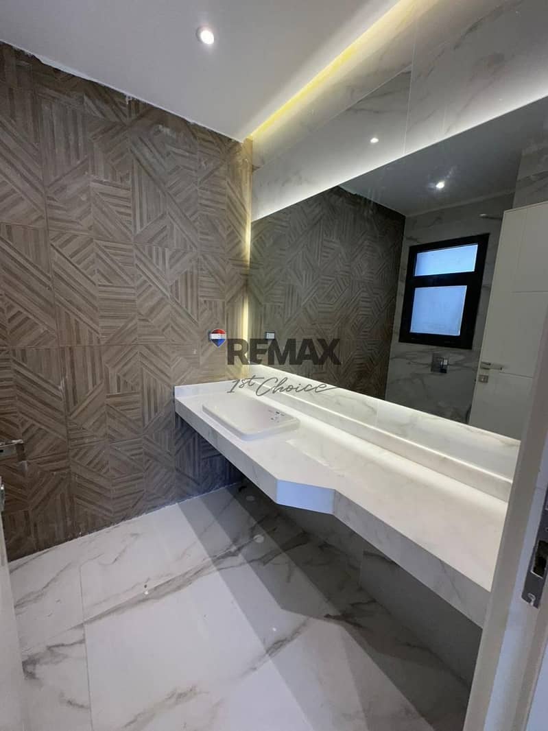 19 906107fd-e620-4d10-8994-15f6e0fdc100. jpg