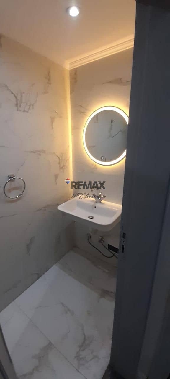 12 c9eb25ef-ede3-4025-82a3-ea68fef4309d. jpg