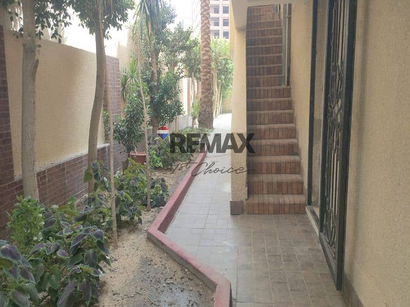 6 a0822bf3-0b7d-418a-b8db-2c842effb49b. jpg