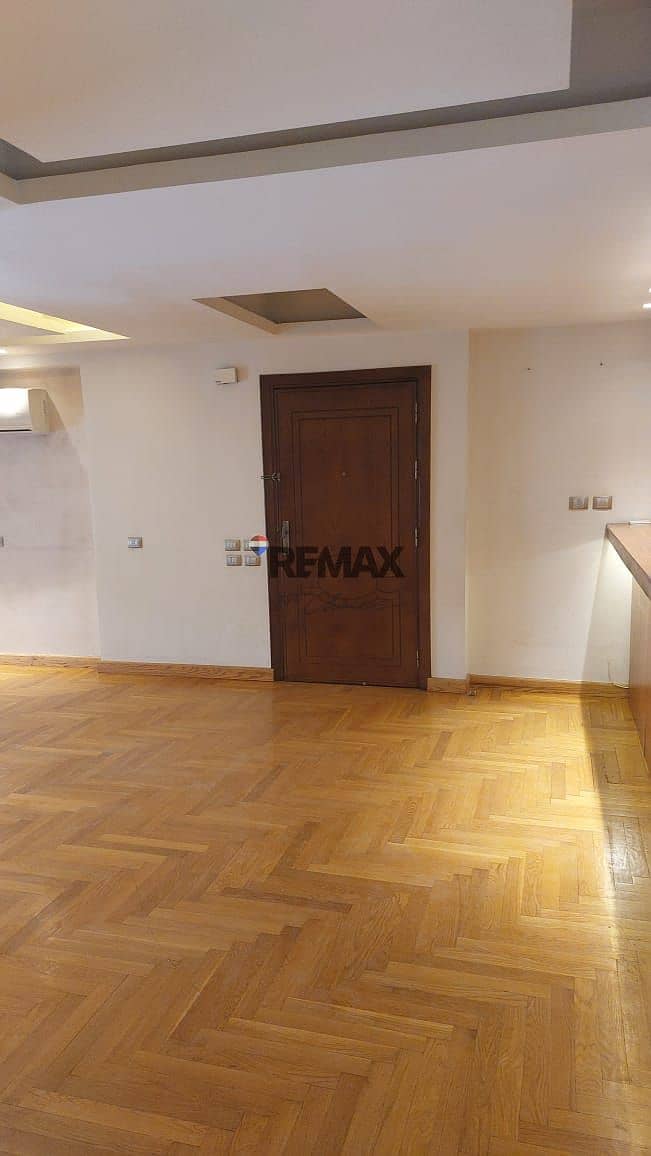 4 12ee1759-38ba-4f08-a1f0-812b0398d70e. jpg