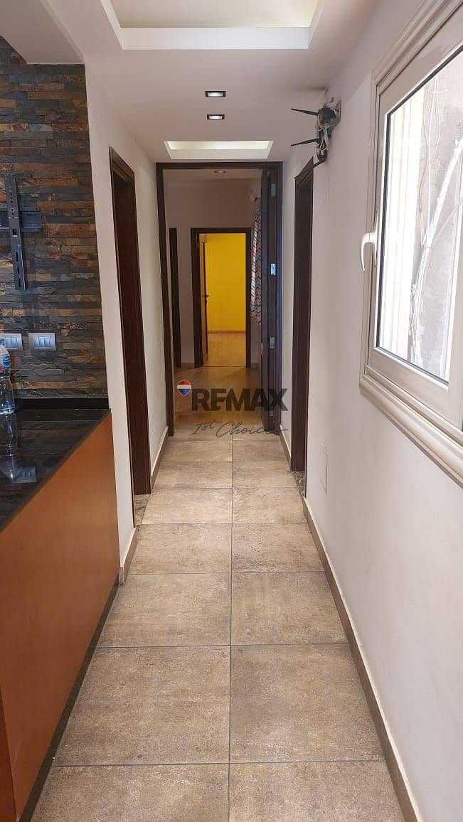 8 872812b2-cb8b-4850-a2b2-387e4642de80. jpg