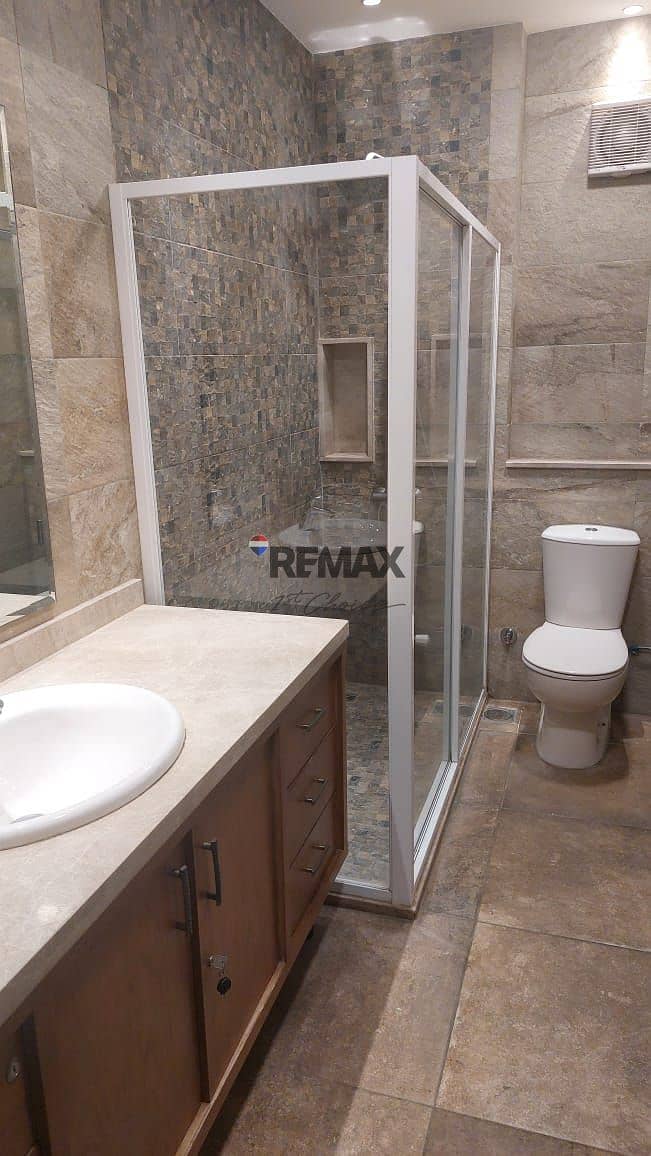 15 cbc028b1-6f87-4a67-83ae-2dd427e3966d. jpg