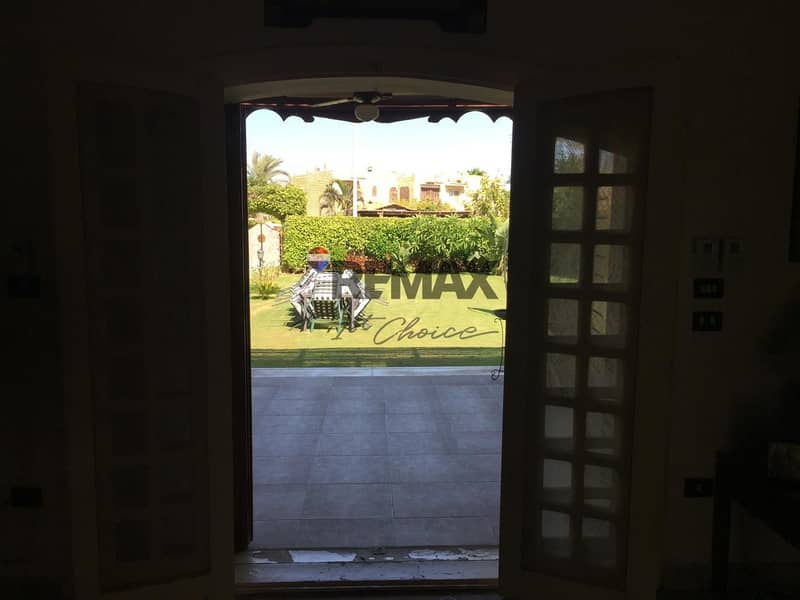 6 6cf41cb2-9745-46c6-a5f8-8c34bebd0b2d. jpg