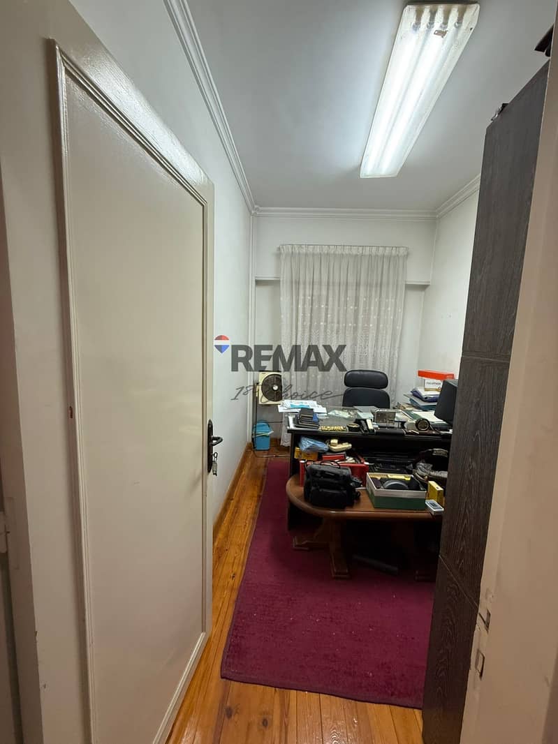 10 a7475993-5f12-43f6-9f9f-37cfea47f2af. jpg