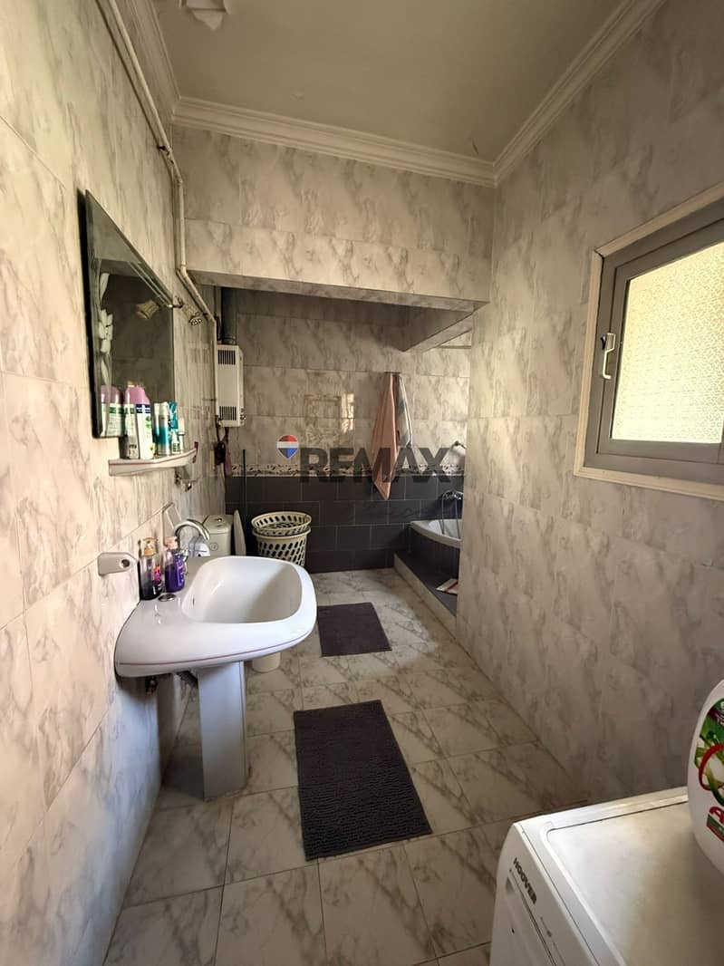 23 bcf75ed0-a1b0-40c7-ade7-eb712d38b93f. jpg