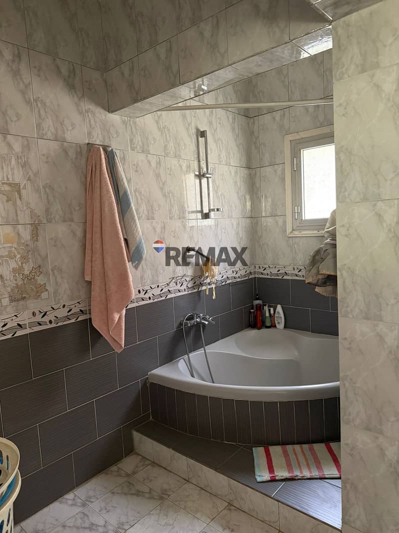 24 ec658572-7ea0-46ac-8b8d-4b72cd38224e. jpg