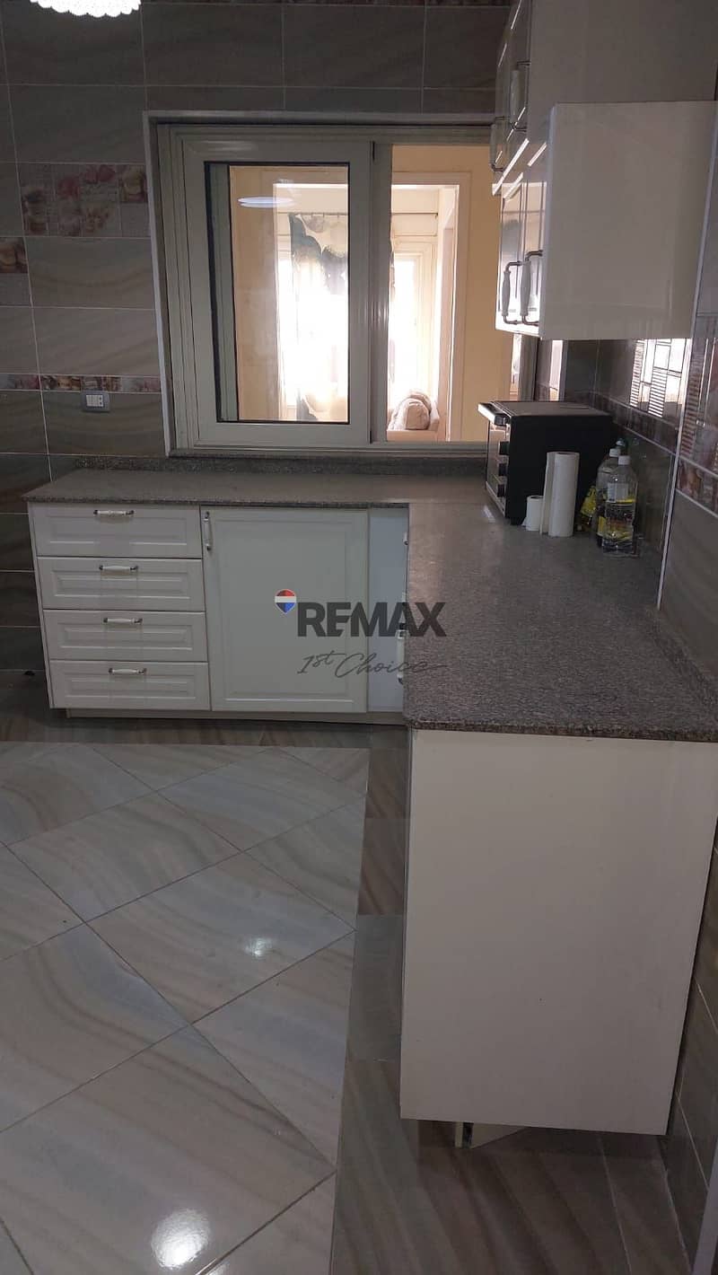 4 d4b2f2ea-023a-43e7-85ab-08928f4d3c30. jpg