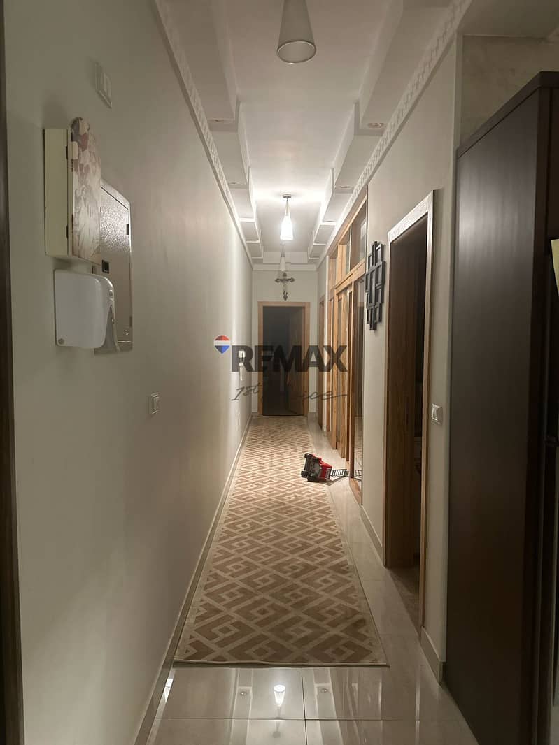 5 abf461b3-ce87-435e-859e-a5c2b1a3a156. jpg