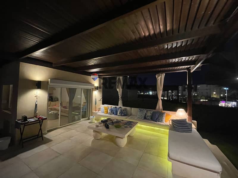 4 b963cf08-9a1f-4124-9de7-4a56704b8c36. jpg