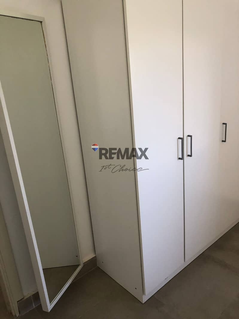 12 1e293b7f-6026-4718-a22d-8958c0dd9ff9. jpg