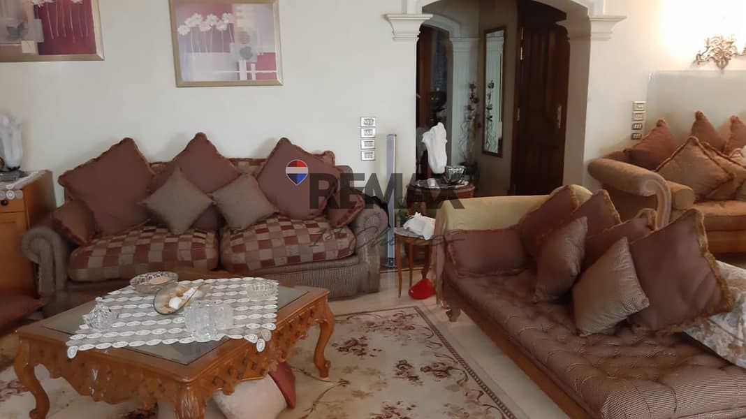 8 b49e4b46-8cd2-44ee-9c56-c702028db245. jpg