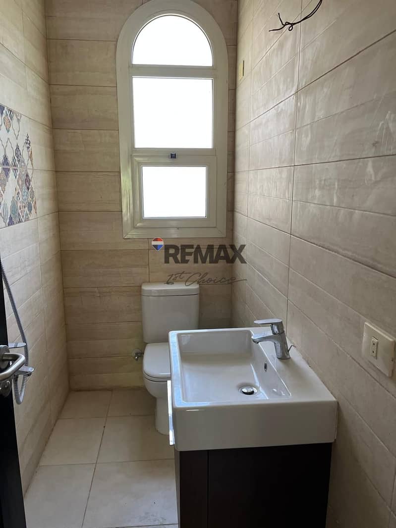 10 b9219694-635e-482b-8b87-3821d54f0ffa. jpg