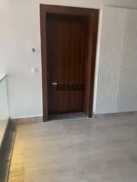 9 8e5d7437-6b44-41db-a5e9-b34724b041dc. jpg